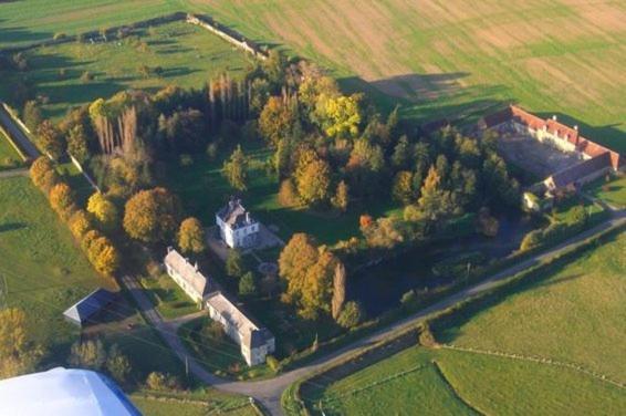 Gites Du Chateau De La Motte Joue-du-Plain Eksteriør billede