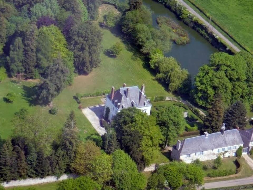 Gites Du Chateau De La Motte Joue-du-Plain Eksteriør billede